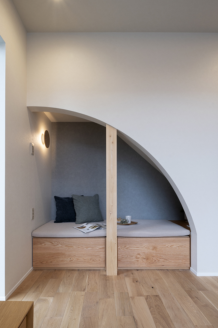 村山さん:こちらはヌックといって、ちょっとしたおこもり空間になっています。よくお子さんとか寝転がってswitchとかで遊んで出てこなくなります(笑)