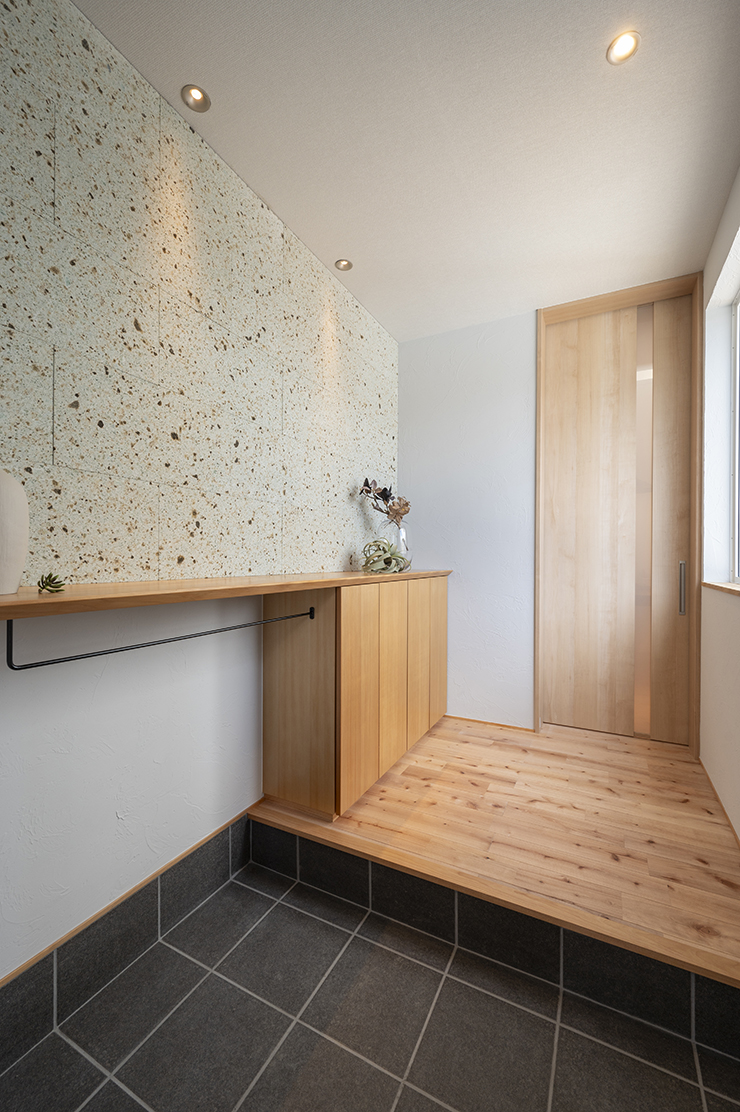 おかちゃん:めっちゃいい匂い!この石(大谷石タイル)もお洒落やん